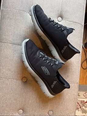 Skechers Men's Black Knit Slip-On Sneakers with Gray Soles size 9